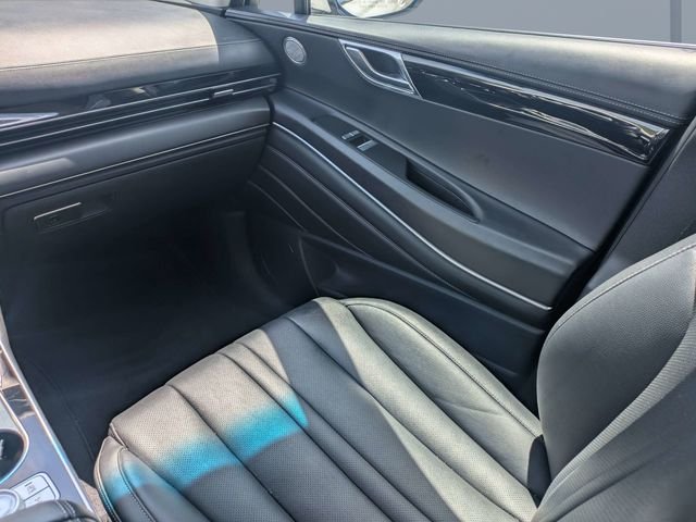 Used 2025 White Genesis 2.5T image 18