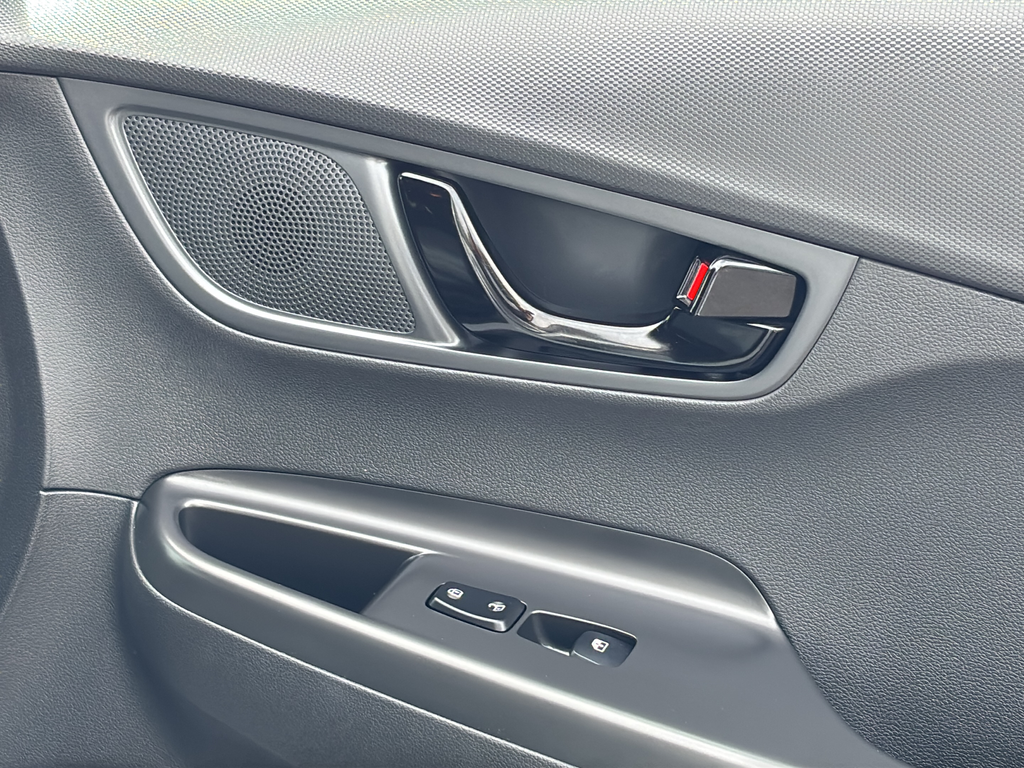 Used 2021 Chalk White Hyundai NIGHT image 38