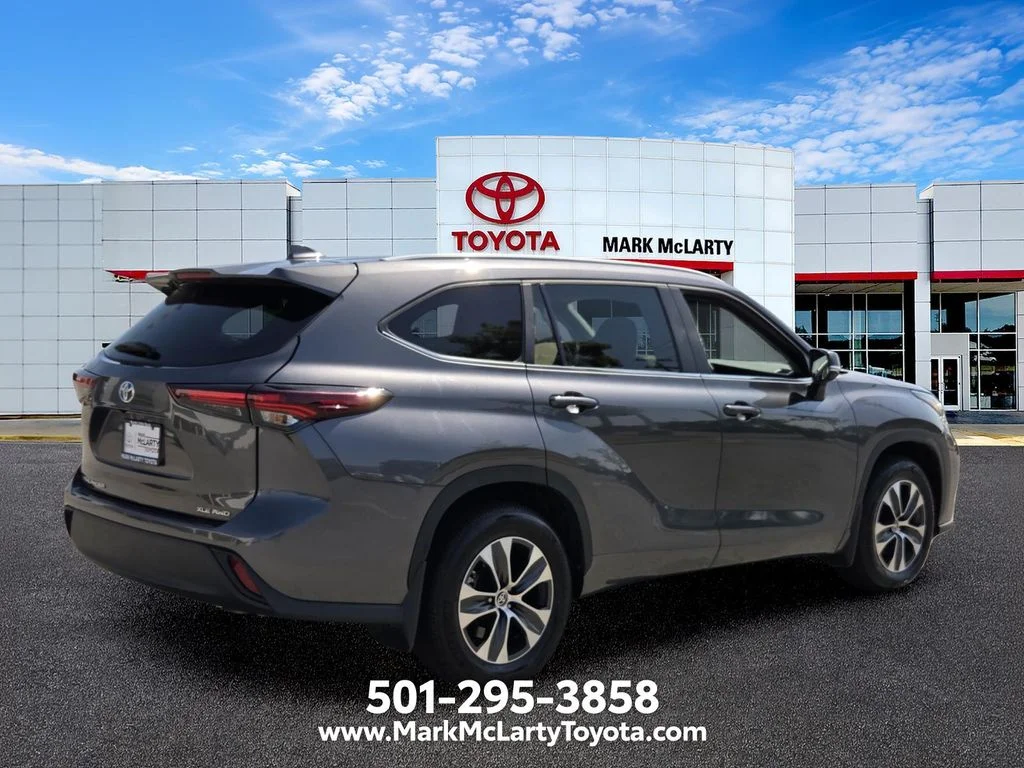 Used 2025 Gray Toyota XLE image 5