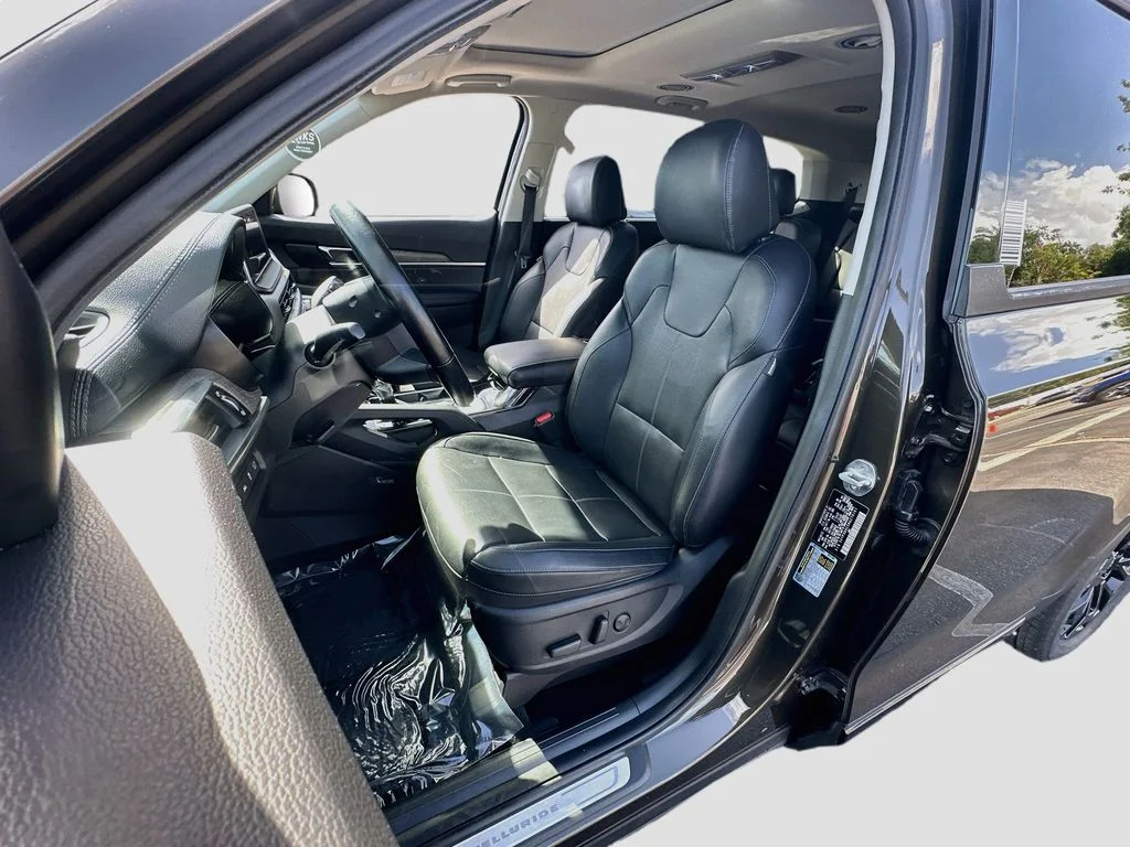 Certified Used 2022 Green Kia EX image 21