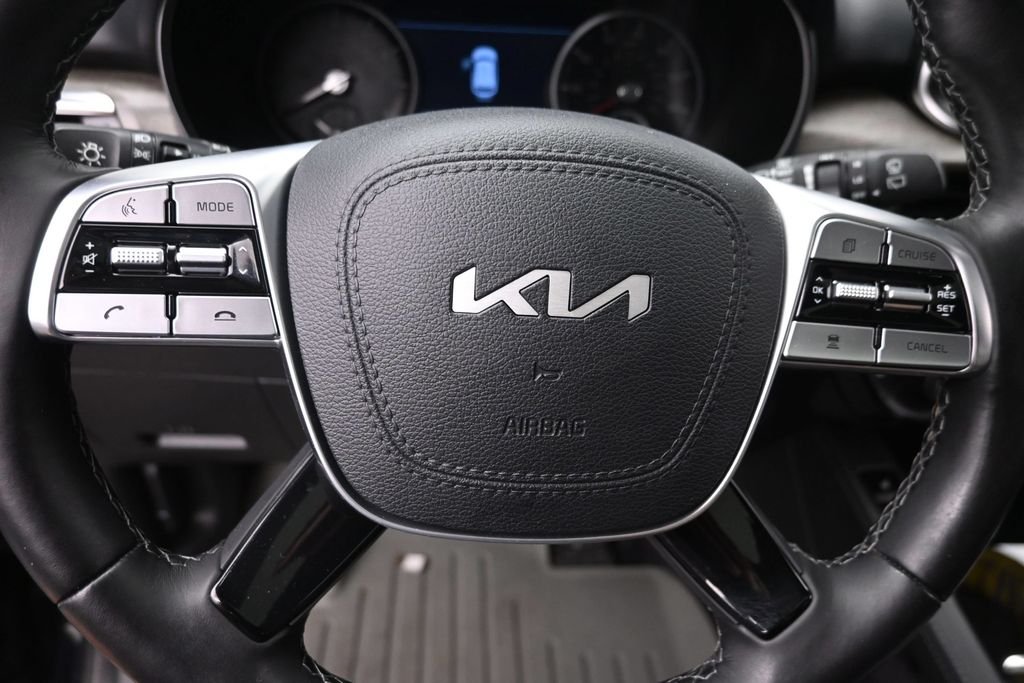 Used 2022 Black Kia SX image 19