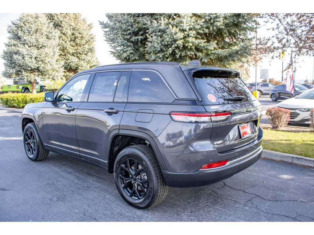 New 2026 Baltic Gray Metallic Clearcoat Jeep Laredo Altitude image 6