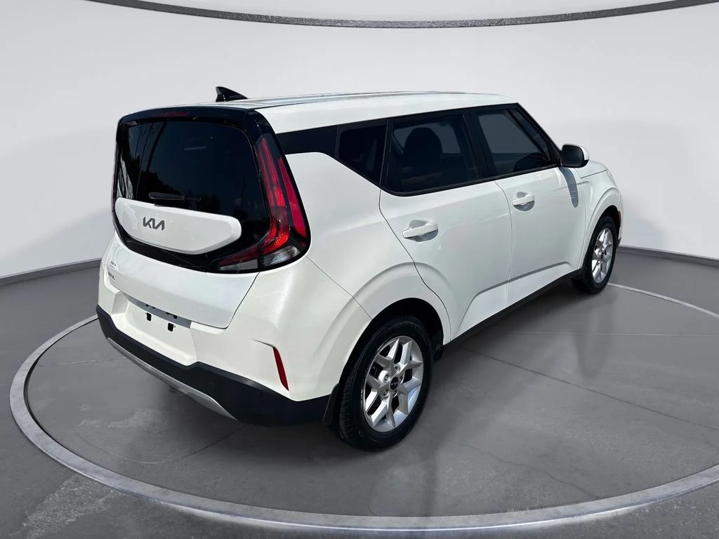 Used 2023 White Kia LX image 7