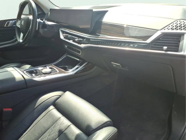 Used 2025  BMW xDrive40i image 25