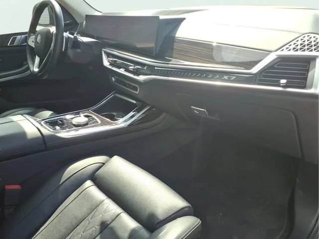 Used 2025  BMW xDrive40i image 25