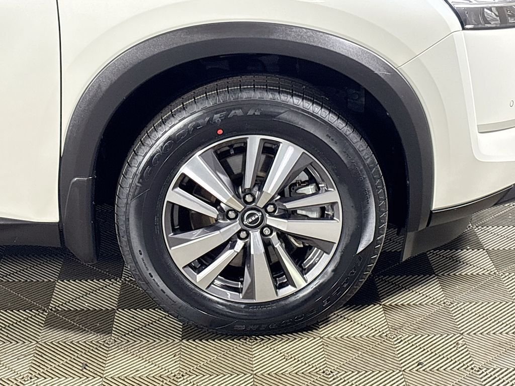 Used 2023 White Nissan SL image 23