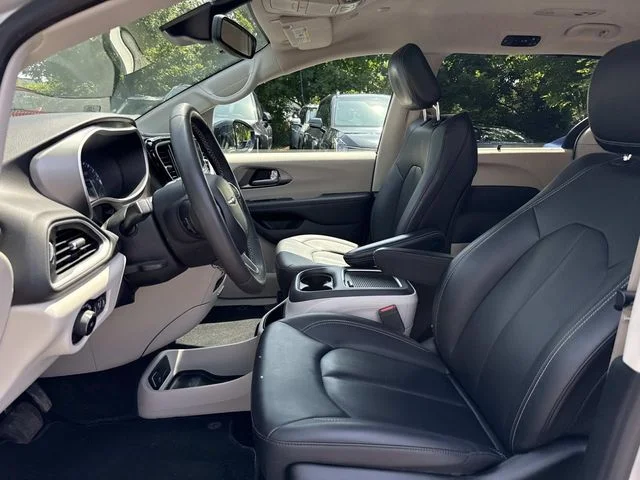 Used 2024 Silver Chrysler Touring L image 12