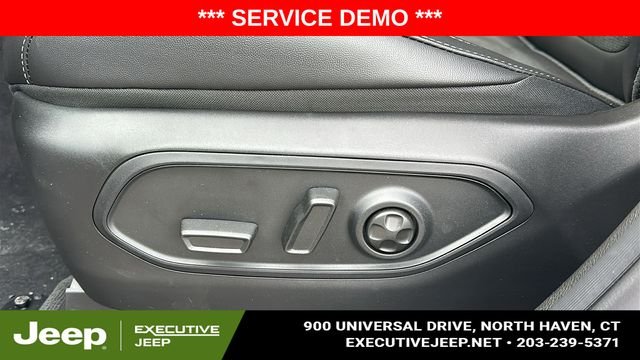 New 2026 Bright White Clear-Coat Exterior Paint Jeep Altitude image 10