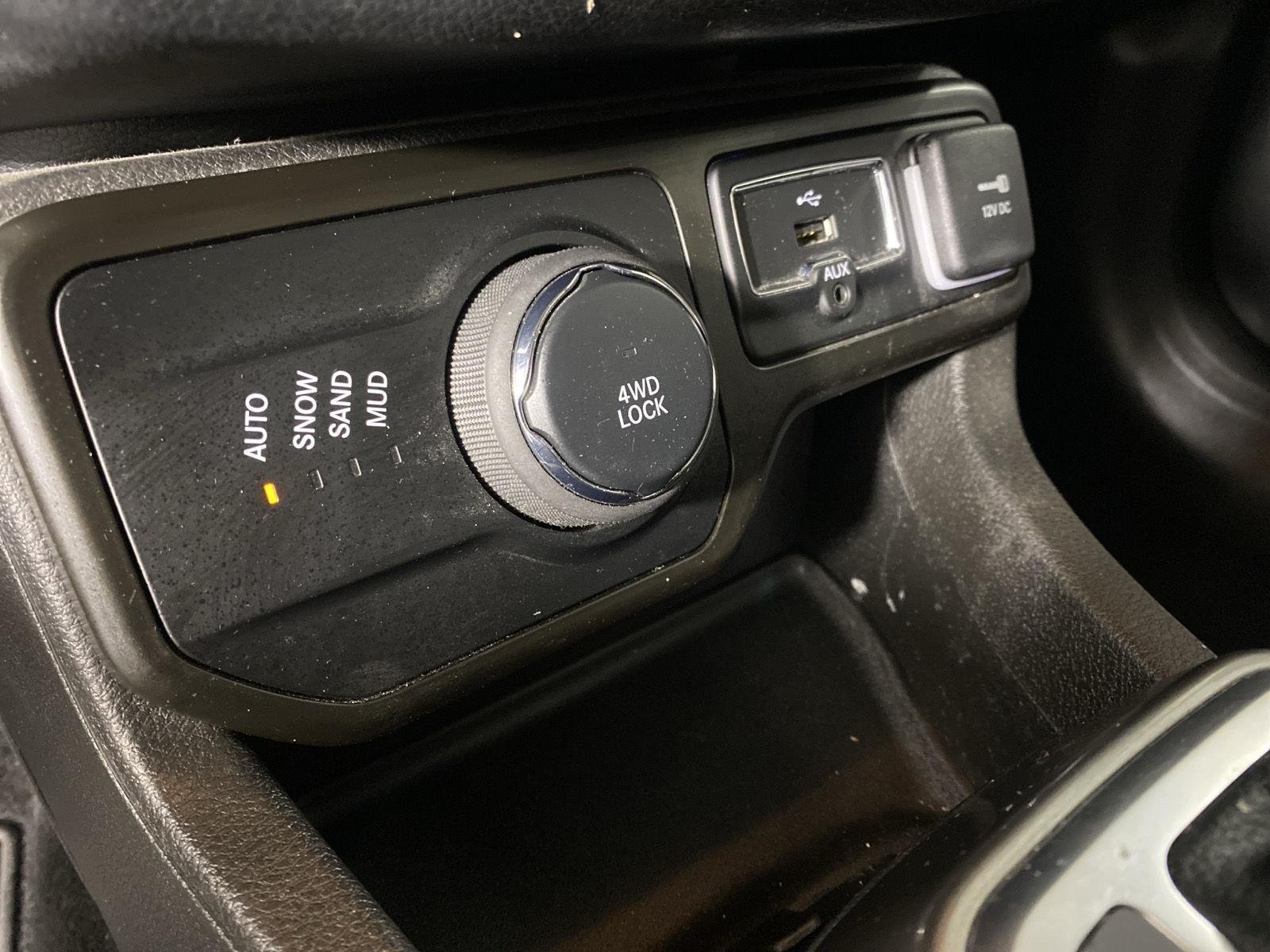 Used 2020 Sting-Gray Clearcoat Jeep Limited image 21