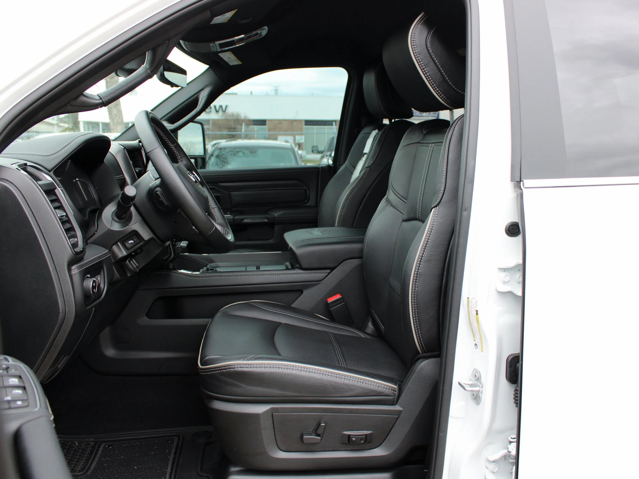 Certified Used 2024 White RAM Limited * | Cummins | 5th Wheel & Gooseneck | Adaptive Cruise | Running Boards image 3