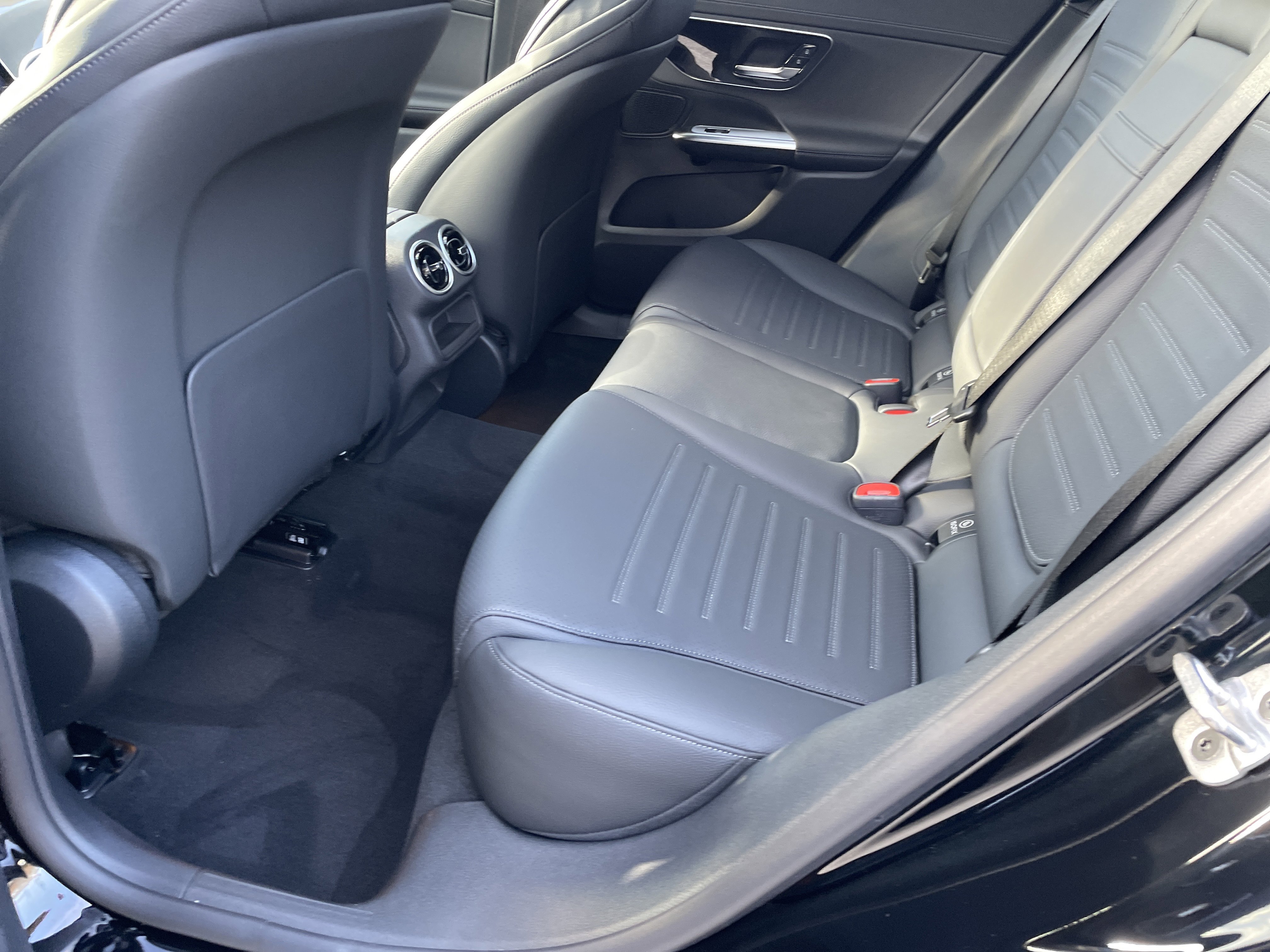 New 2026 Black Mercedes-Benz GLC 300 SUV image 36