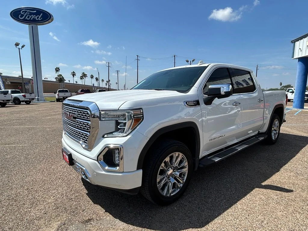 Used 2021 White GMC Denali image 3