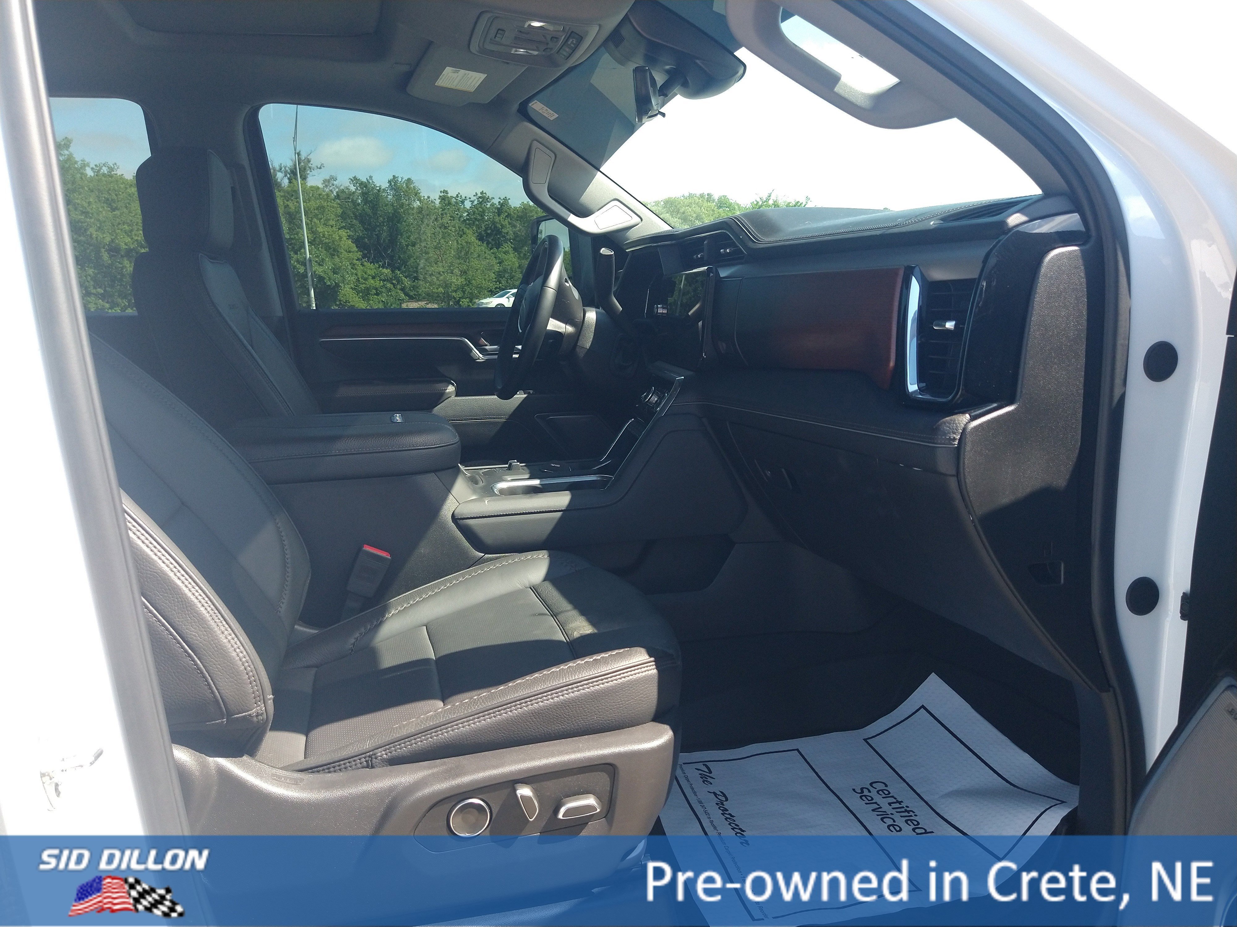 Used 2025 White Frost Tricoat GMC Denali image 4