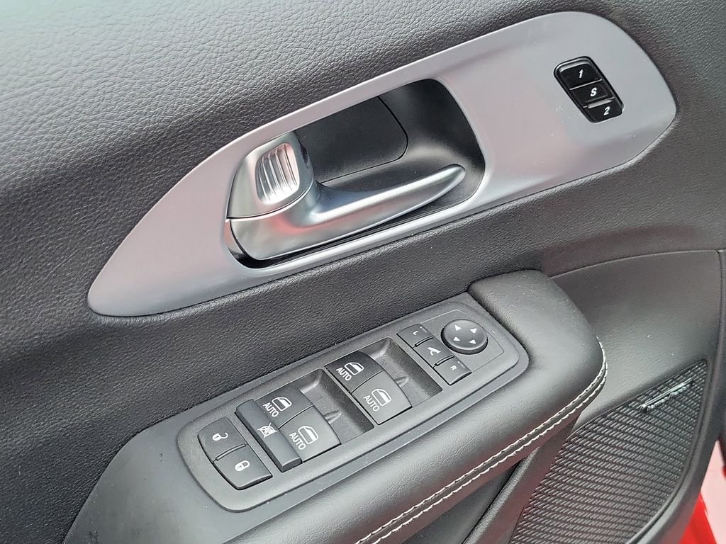New 2026 Red Hot Pearl-Coat Exterior Paint Chrysler Limited image 20