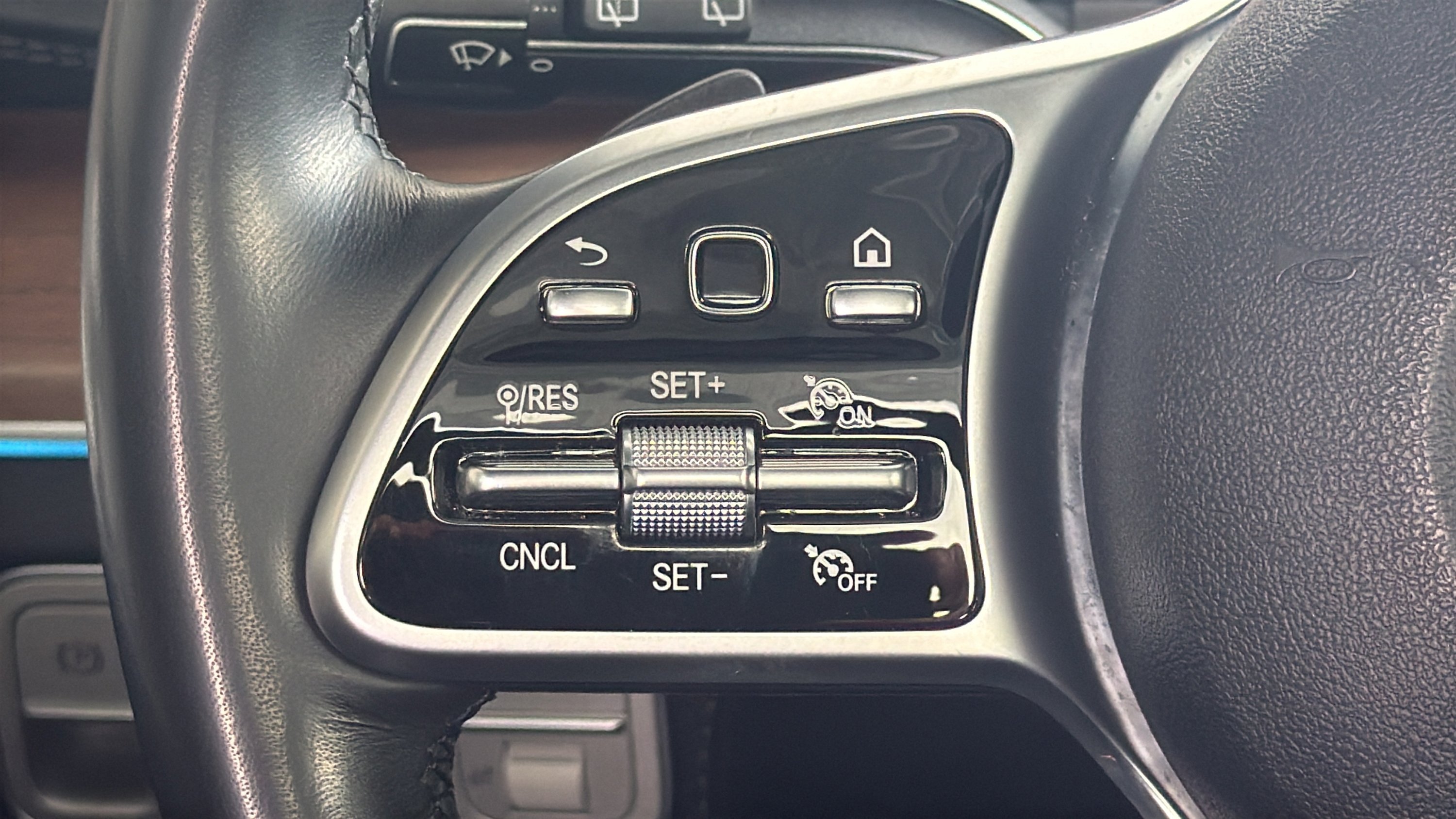 Certified Used 2022 Polar White Mercedes-Benz GLE 350 image 30
