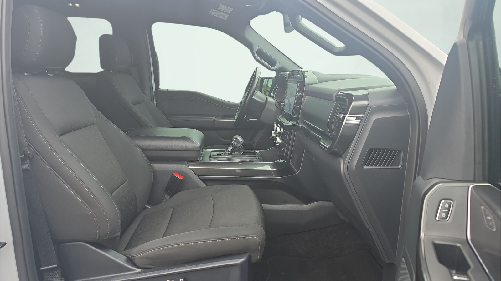 Used 2021 Space White Metallic Ford XLT image 22