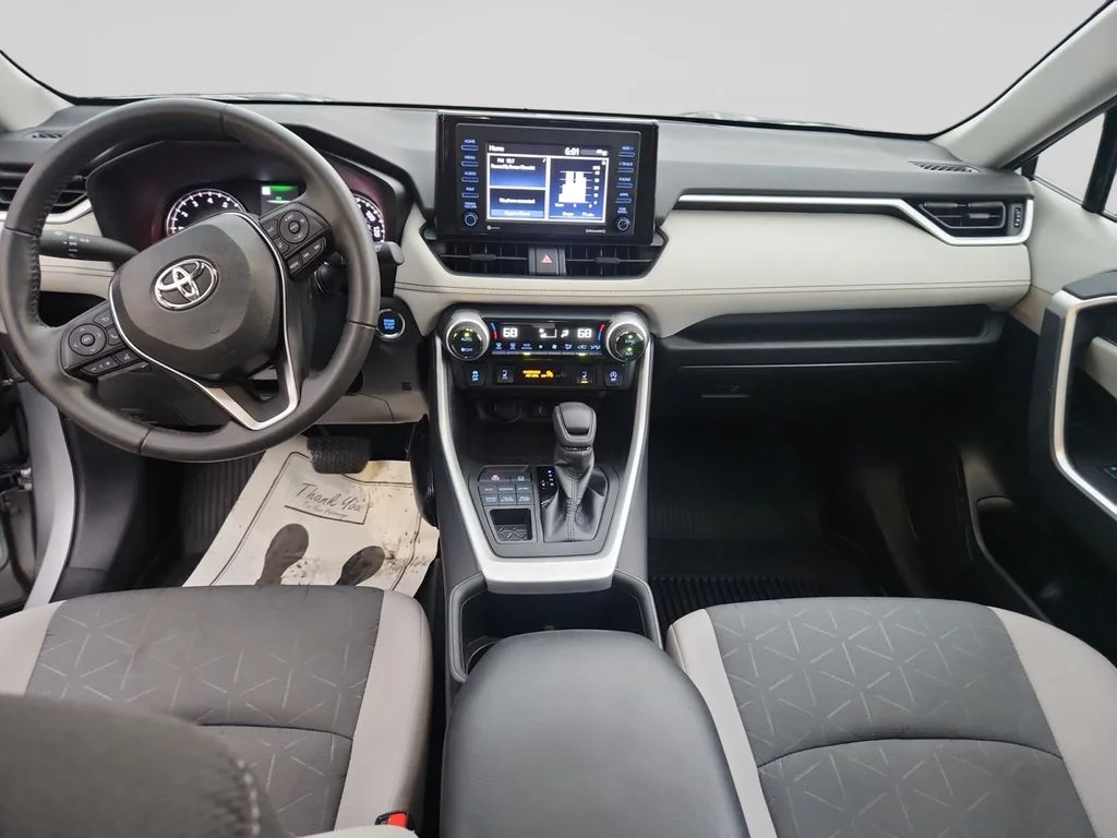 Used 2022 Silver Toyota XLE image 12