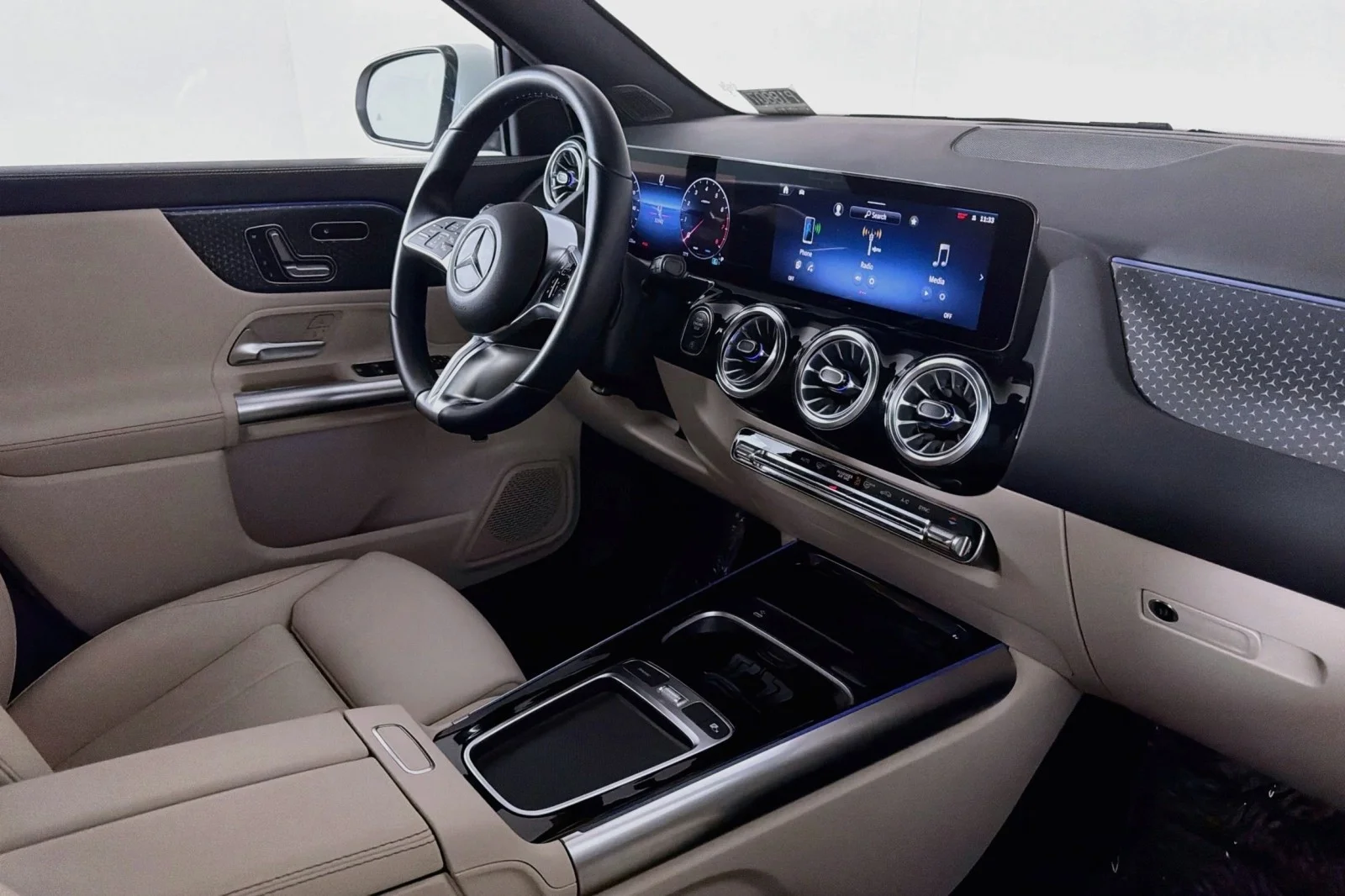 Used 2024 Polar White Mercedes-Benz 250 image 18