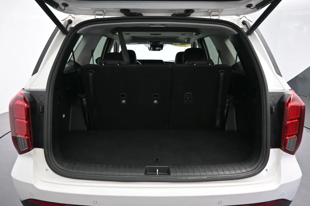 Certified Used 2024 Hyper White Hyundai XRT image 15