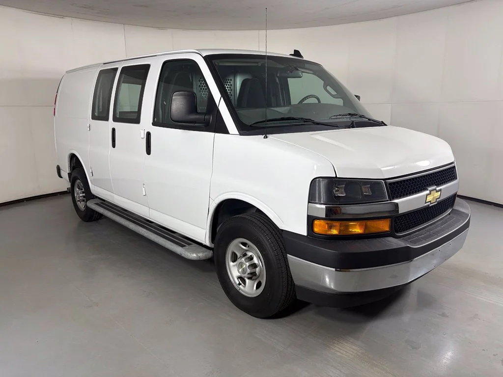 Certified Used 2023 SUMMIT WHITE Chevrolet RWD 2500 Regular Wheelbase WT image 2