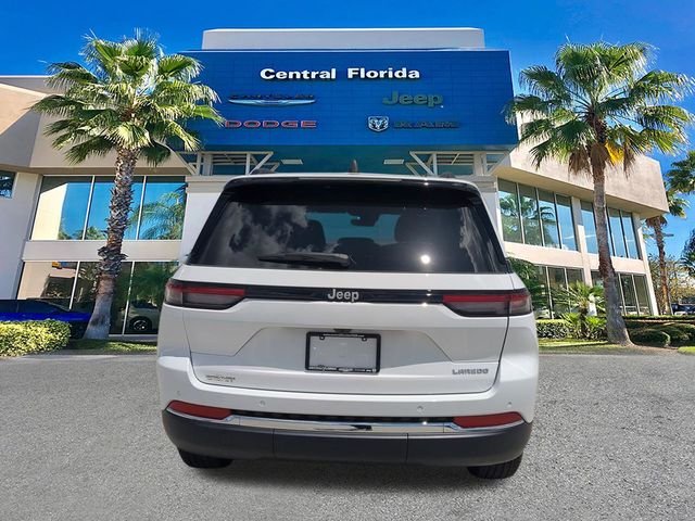 New 2026 Bright White Clear-Coat Exterior Paint Jeep Laredo X image 6