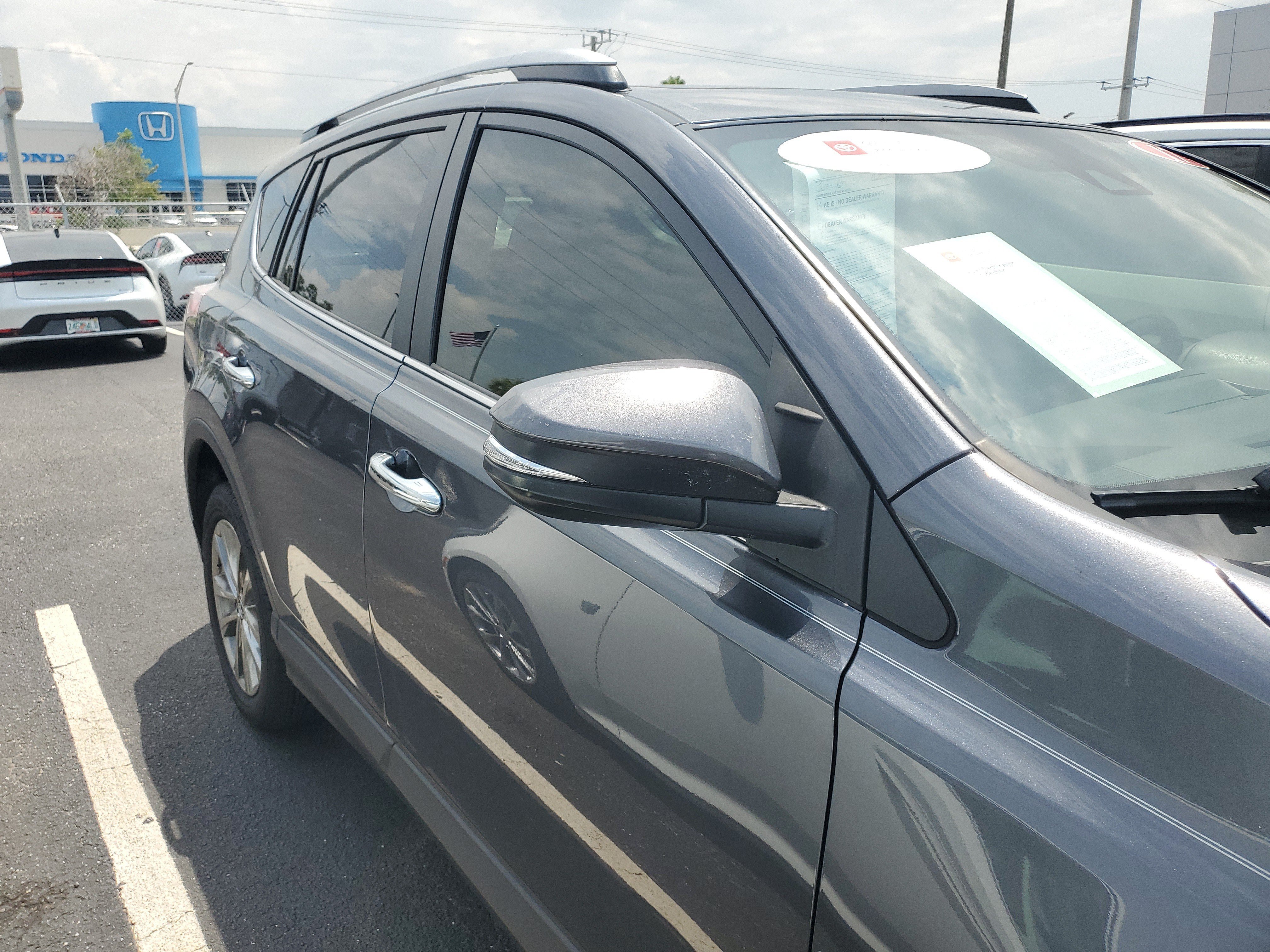 Used 2017  Toyota Limited image 2