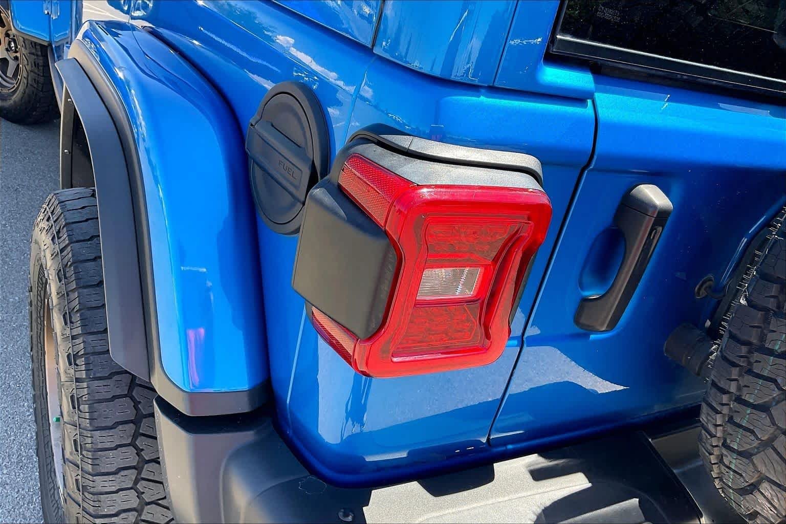 Used 2022 Hydro Blue Pearlcoat Jeep Unlimited Rubicon 392 image 27