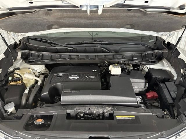 Used 2015 White Nissan Platinum image 29