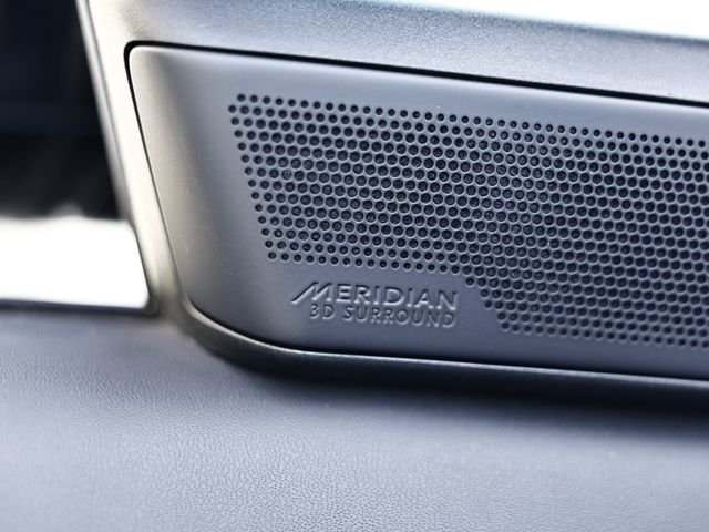 Used 2025 Carpathian Gray Premium Metallic Land Rover Dynamic SE image 21