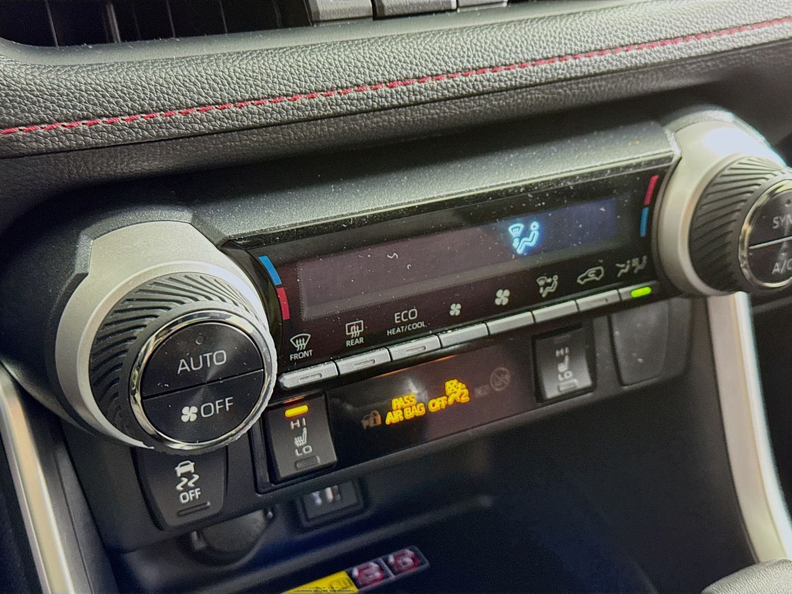 2024 Toyota RAV4 XSE - Photo 13