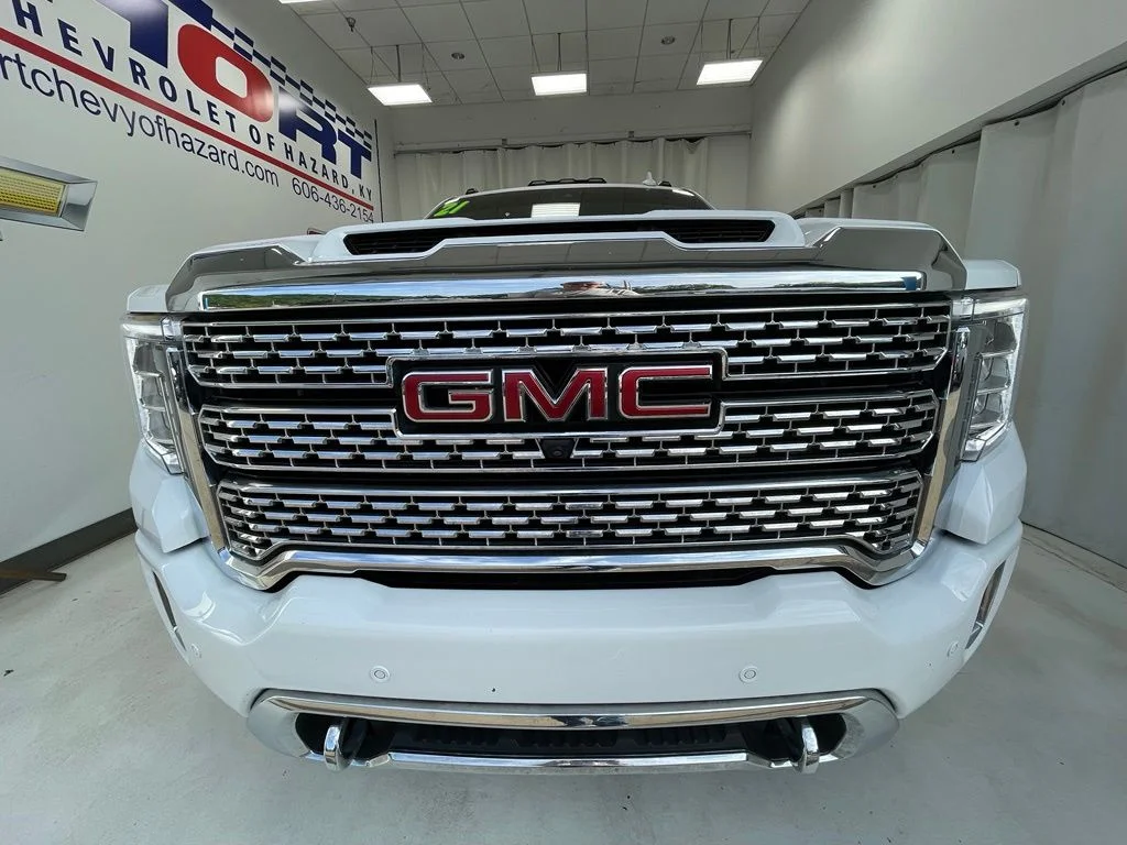 Used 2021 White GMC Denali image 2