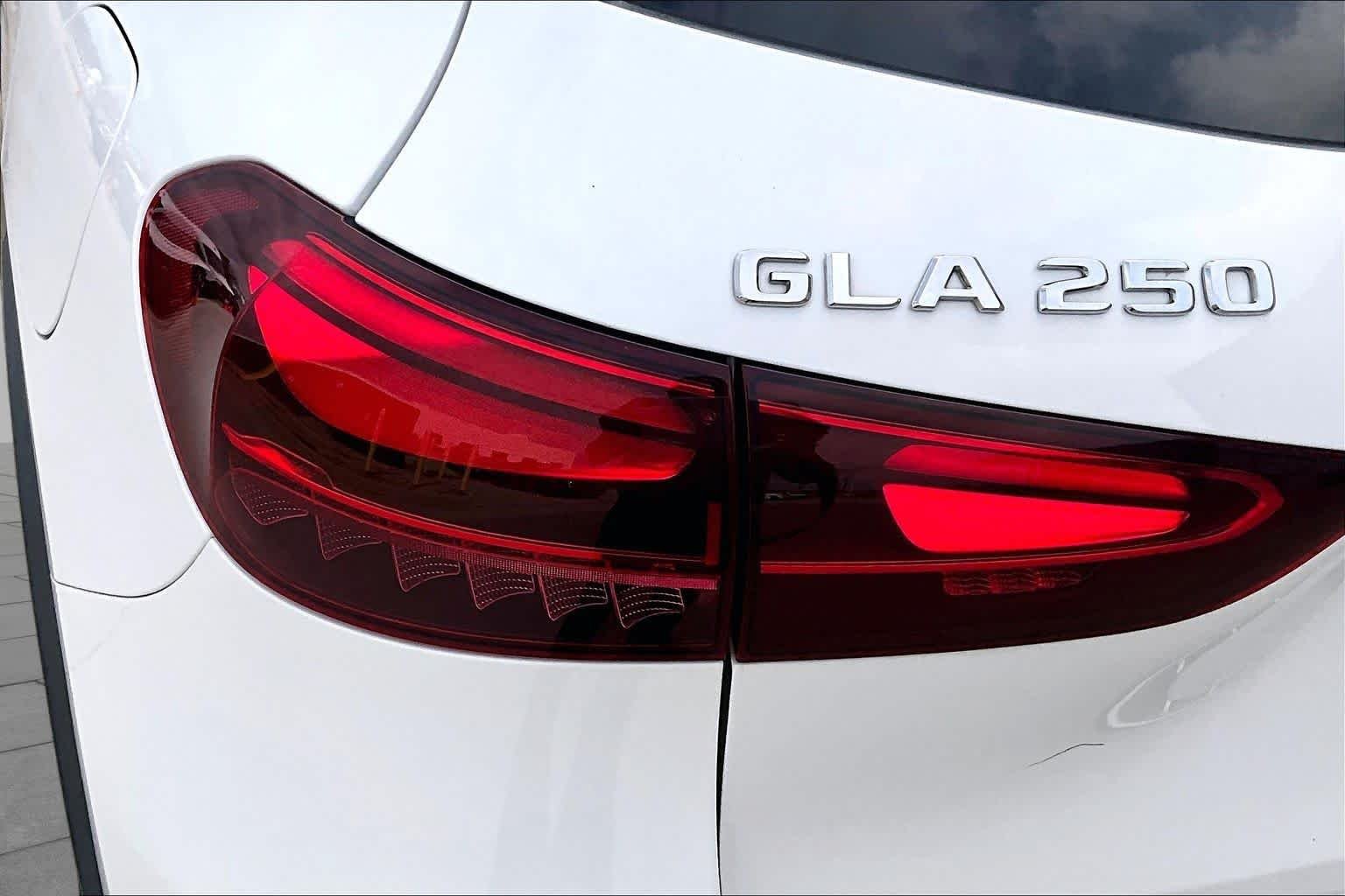 Used 2024 Polar White Mercedes-Benz GLA 250 image 25
