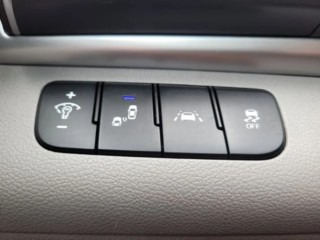 Used 2020 Silver Hyundai SEL image 25