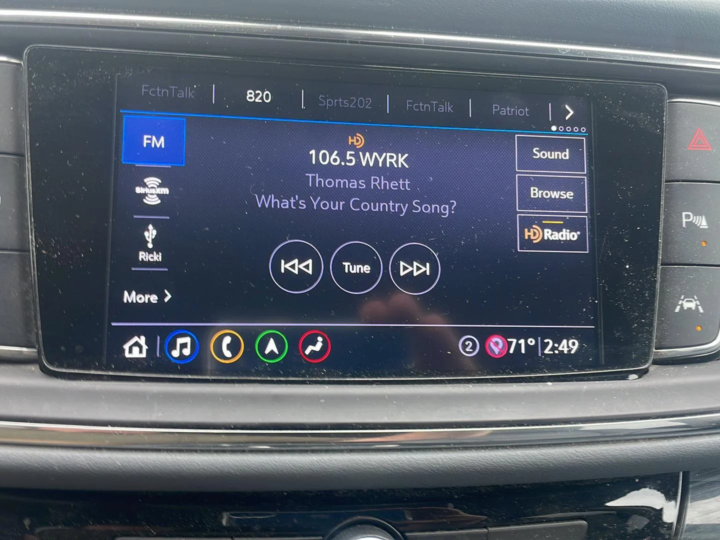 Used 2020 Summit White Buick Premium image 3