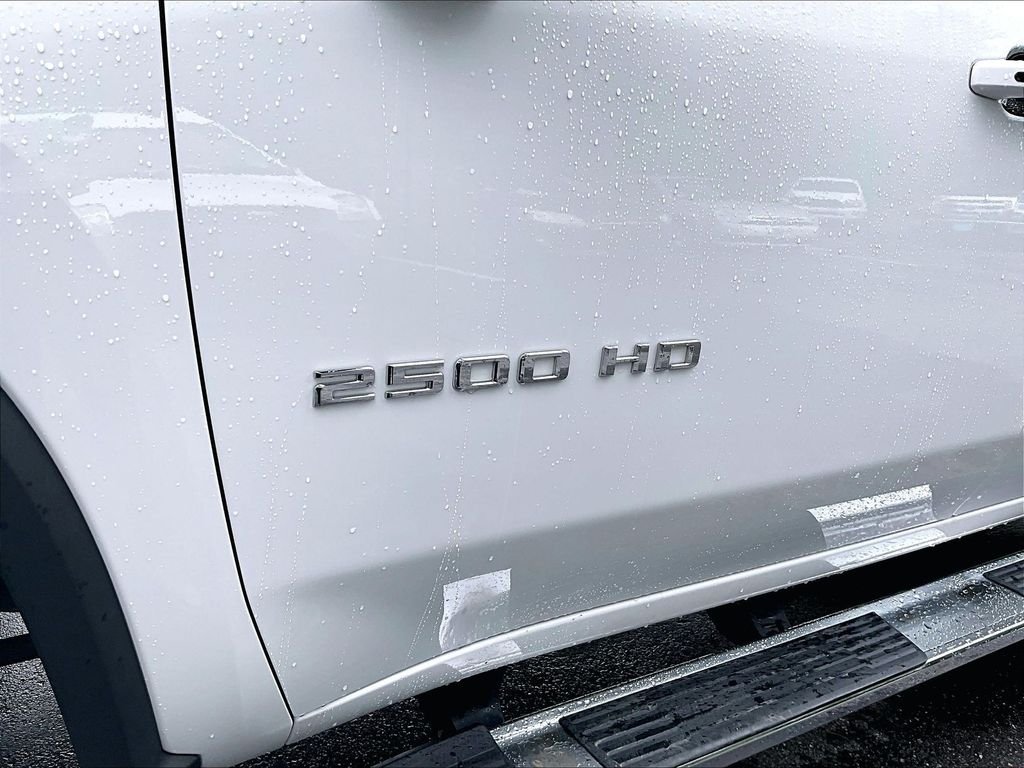 Used 2024 Summit White Chevrolet LT image 28