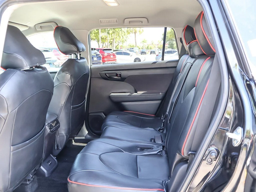 2024 Toyota Highlander LE - Photo 34