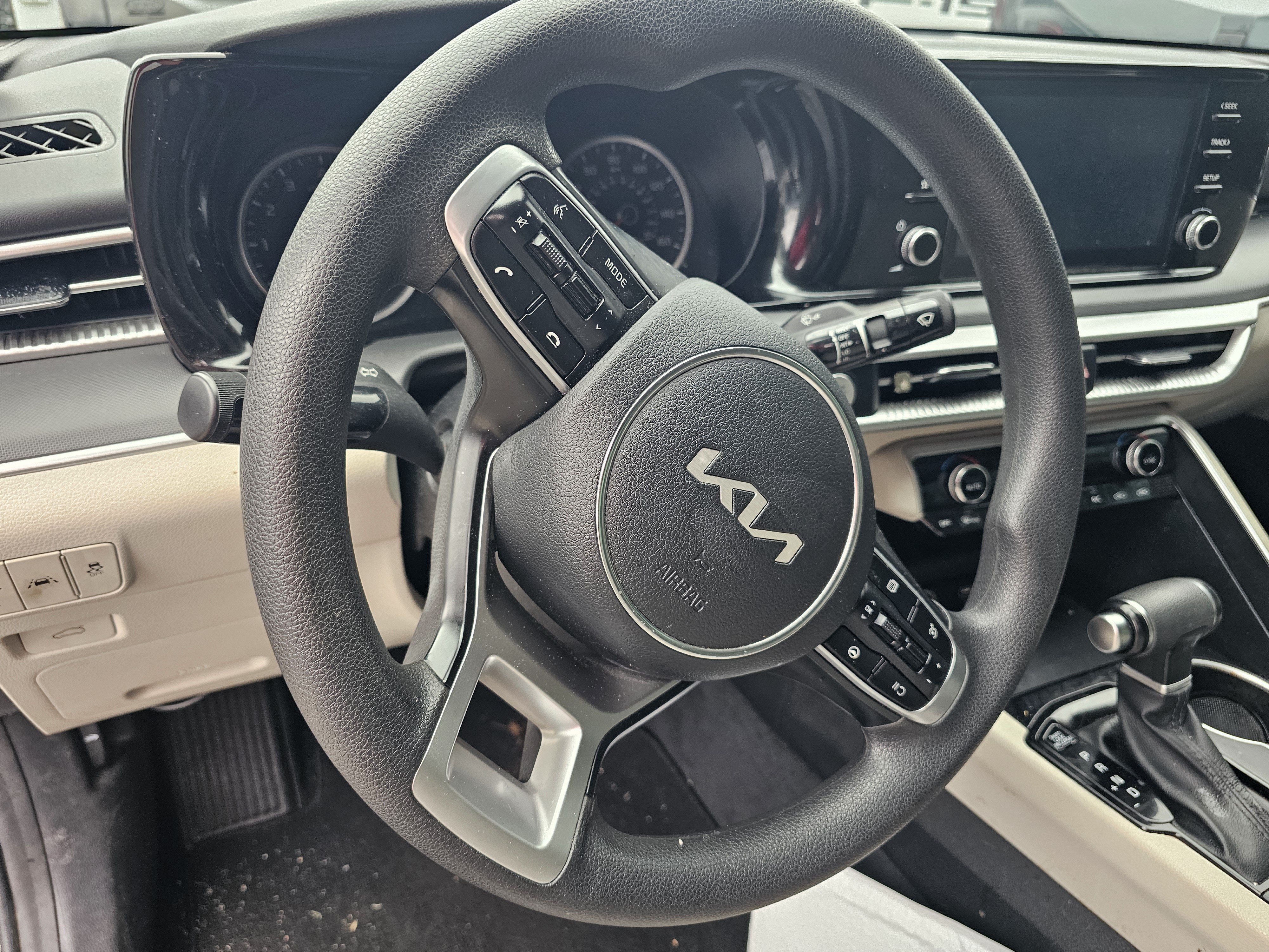 Used 2022 Ebony Black Kia LXS image 13