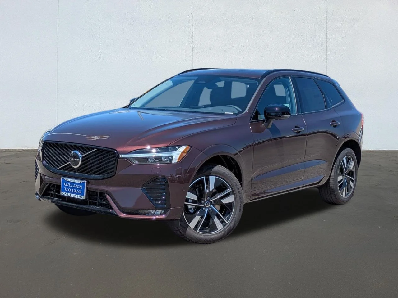 2026 Volvo XC60 B5 Plus Dark AWD's photo
