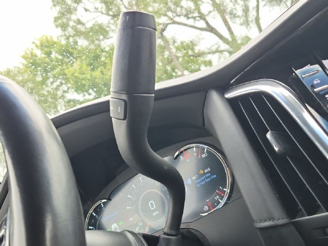 Used 2018 CRYSTAL WHITE TRICOAT Cadillac Platinum image 27