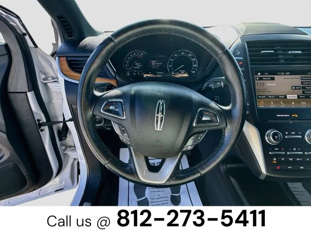 Used 2019 White Lincoln Select image 11