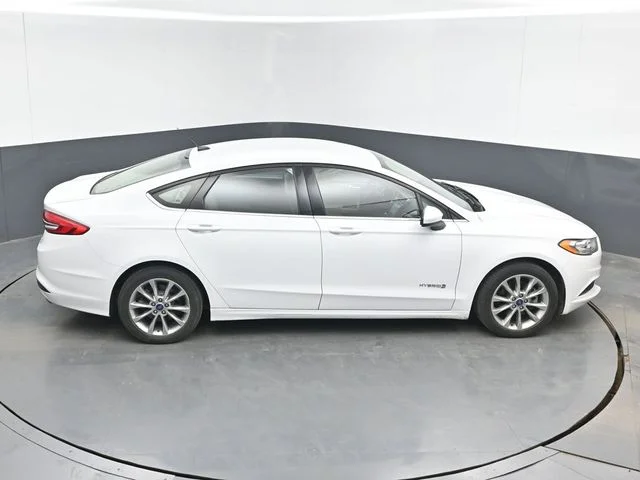 Used 2017 Oxford White Ford SE image 25