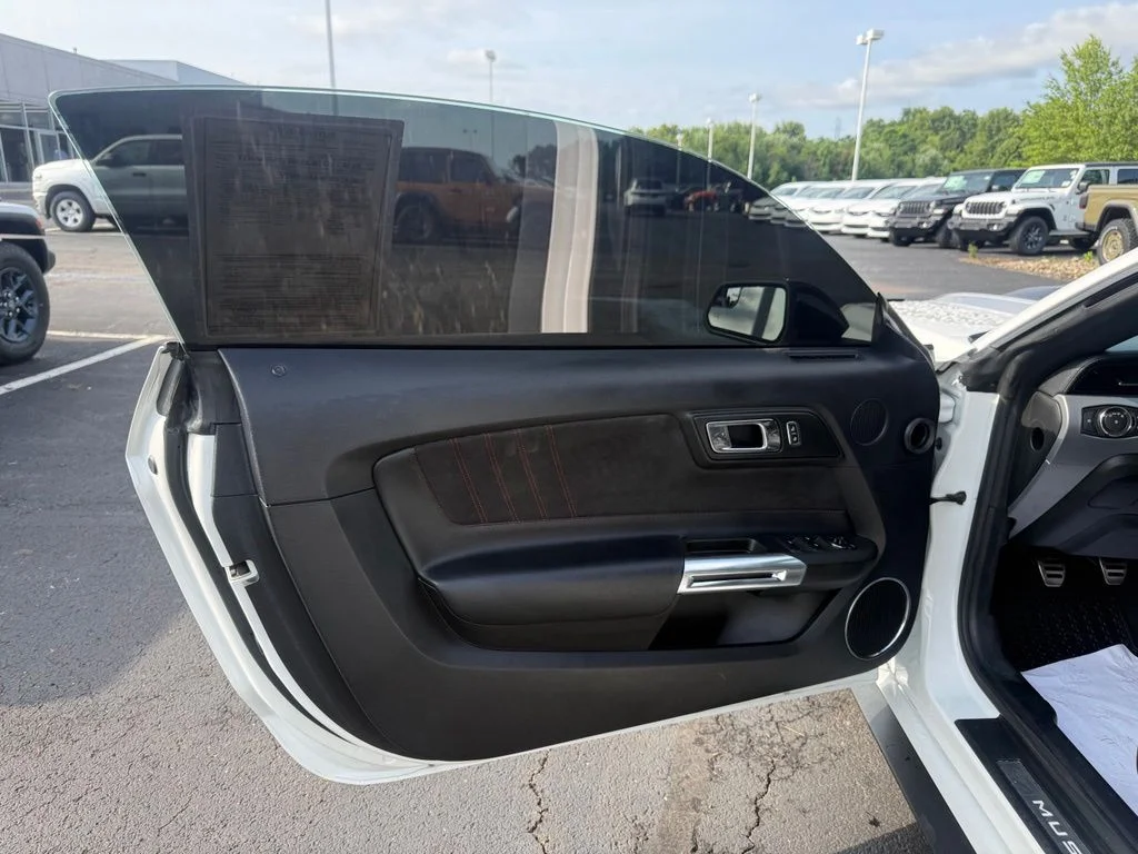 Used 2017 White Ford GT Premium image 13
