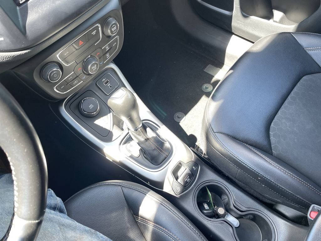 Certified Used 2021 White Jeep Latitude image 21