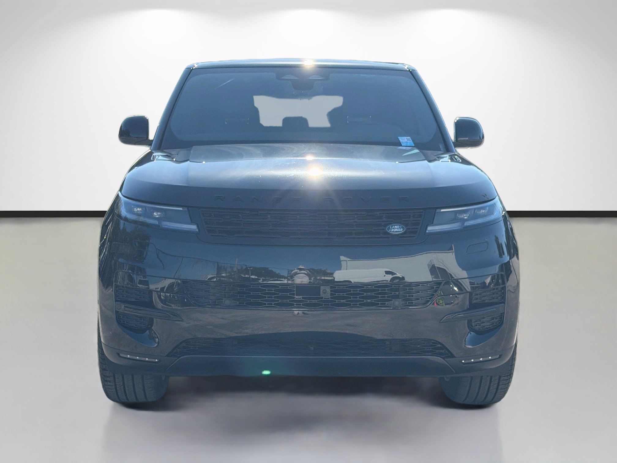 New 2027 Santorini Black LAND ROVER SE P360 image 8