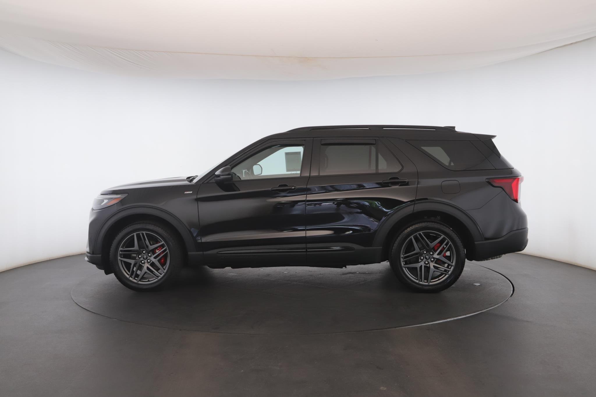 Used 2025 Agate Black Metallic Ford ST-Line 4WD image 22