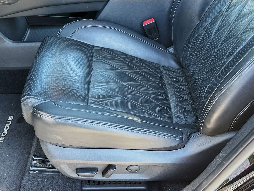 Used 2021 Super Black Nissan Platinum image 19
