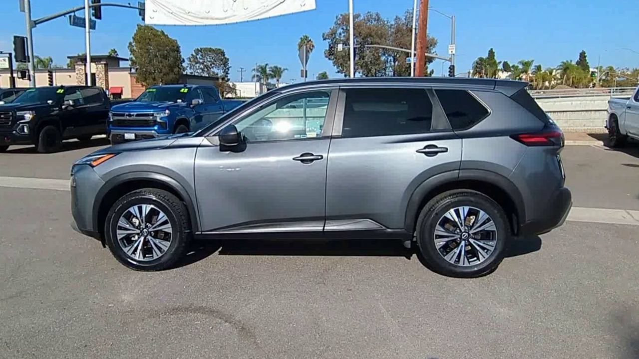 Used 2023 Gun Metallic Nissan SV image 5