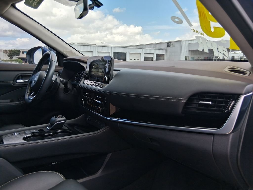 Used 2023 Blue Nissan SL image 12