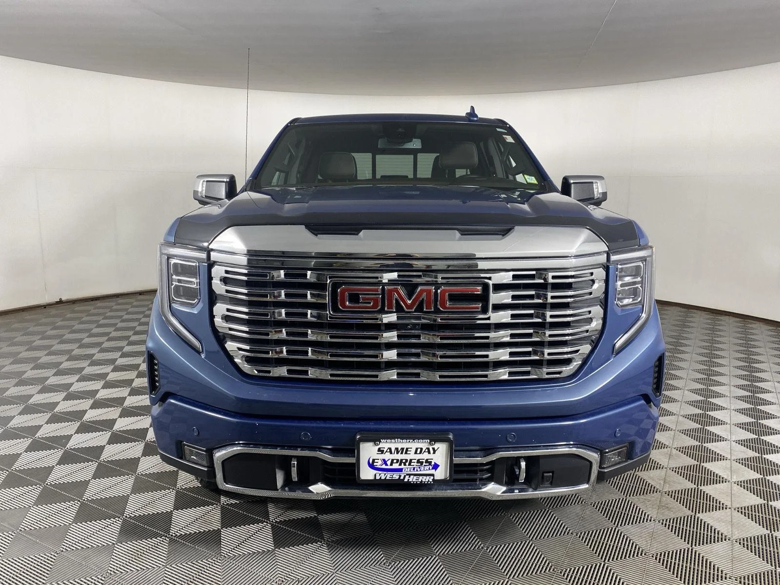 Used 2024 Metallic GMC Denali image 2