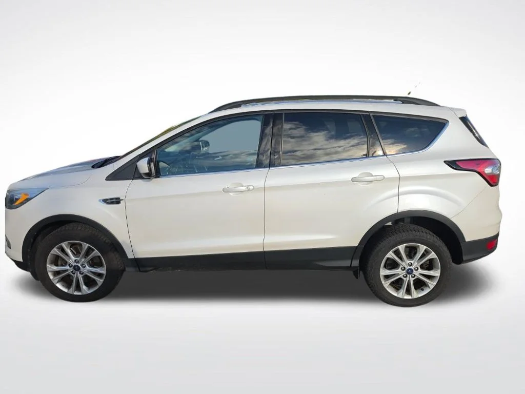 Used 2017 White Platinum Clearcoat Metallic Ford SE image 6